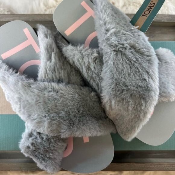 NIB TOMS Women's Susie Eva Slides Gray Faux Fur Fuzzy Cozy Slippers - Picture 1 of 9
